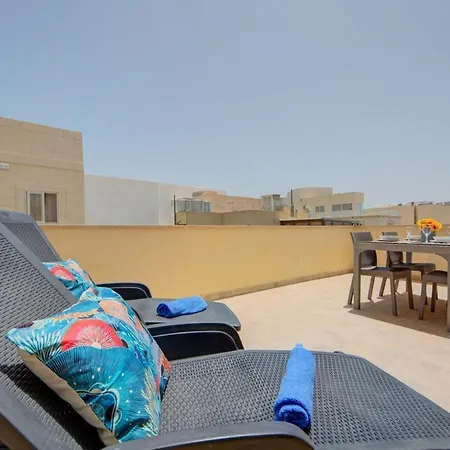 Azure Haven - And Penthouse By Shortletsmalta Appartement