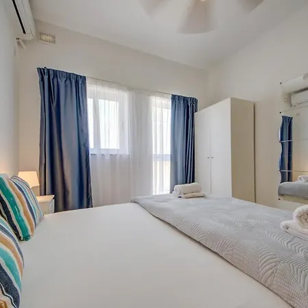 Azure Haven - And Penthouse By Shortletsmalta Appartement