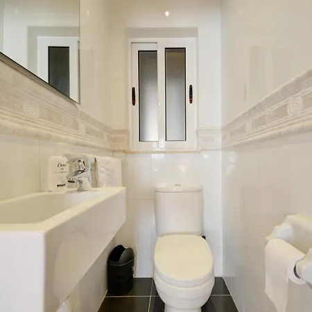 Azure Haven - And Penthouse By Shortletsmalta Apartamento